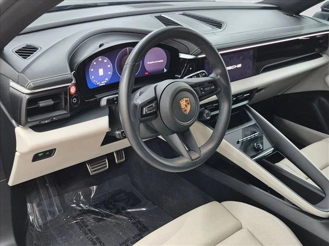 2025 Porsche Macan Electric - Image 10 of 20