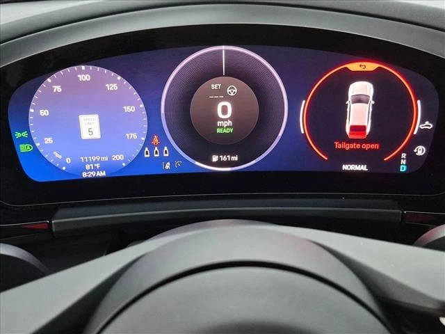 2025 Porsche Macan Electric - Image 11 of 20