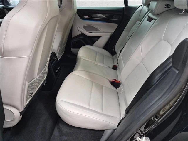2025 Porsche Macan Electric - Image 19 of 20