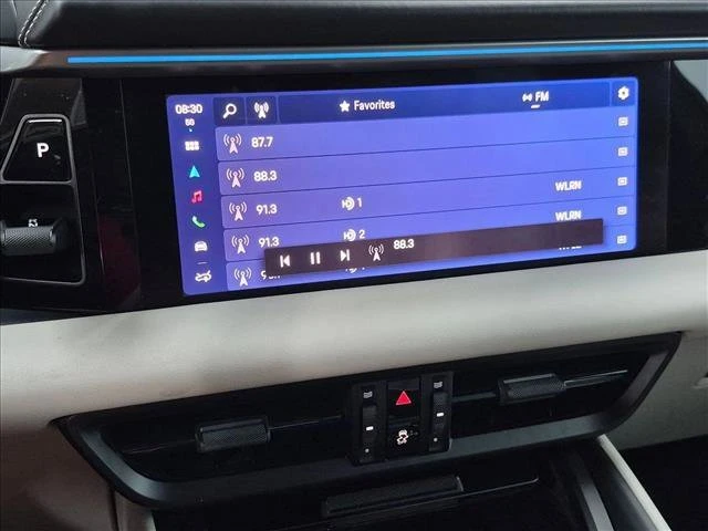 2025 Porsche Macan Electric - Image 14 of 20