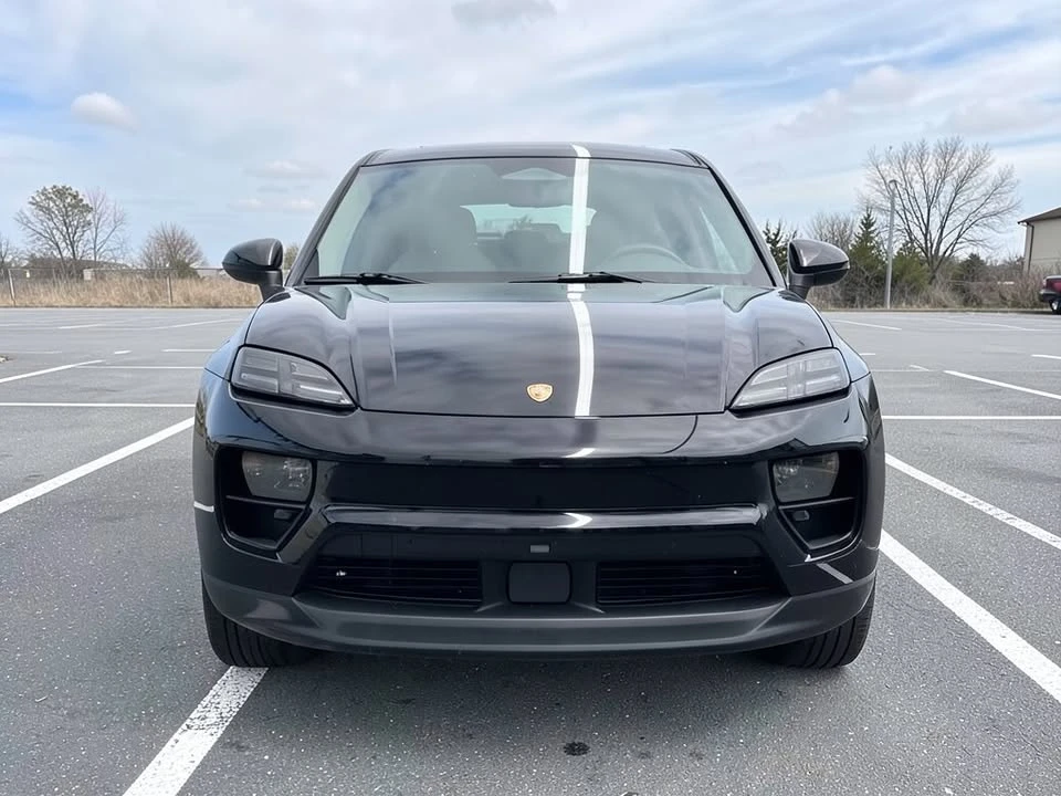 2025 Porsche Macan Electric - Image 2 of 20