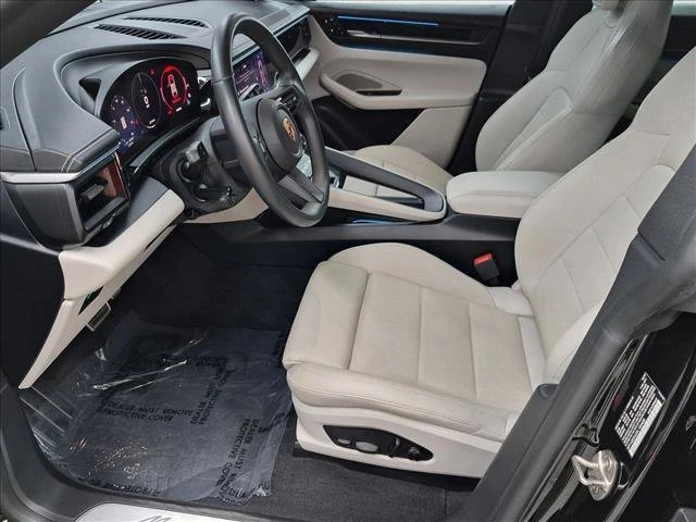 2025 Porsche Macan Electric - Image 16 of 20