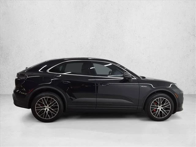 2025 Porsche Macan Electric - Image 4 of 20
