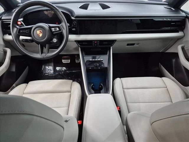 2025 Porsche Macan Electric - Image 18 of 20