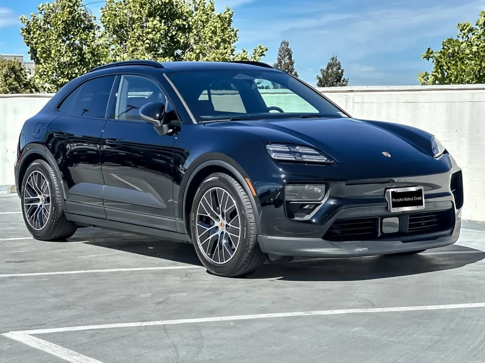 2025 Porsche Macan Electric - Image 11 of 19