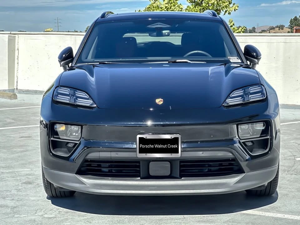 2025 Porsche Macan Electric - Image 12 of 19