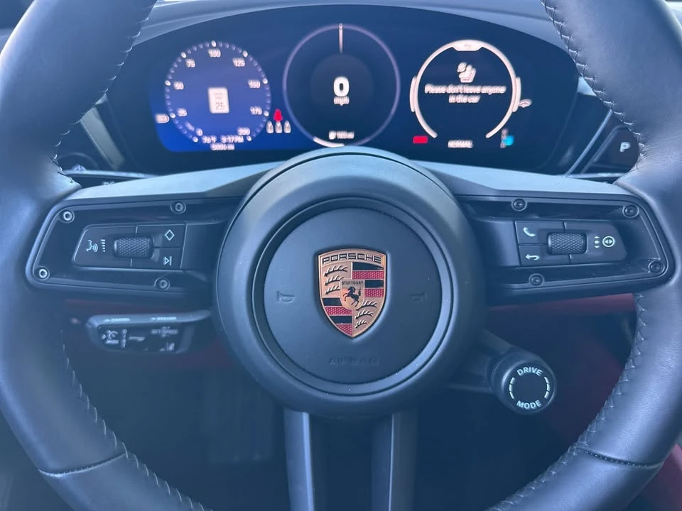 2025 Porsche Macan Electric - Image 13 of 19