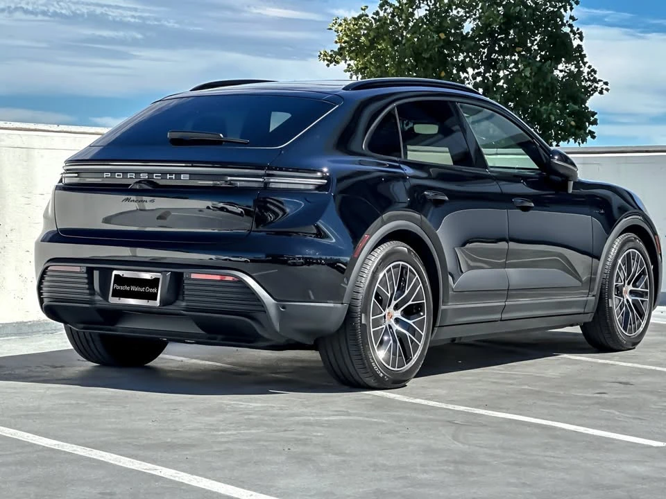 2025 Porsche Macan Electric - Image 9 of 19