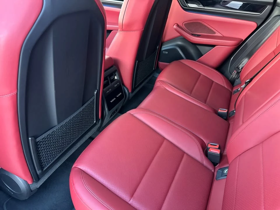 2025 Porsche Macan Electric - Image 18 of 19