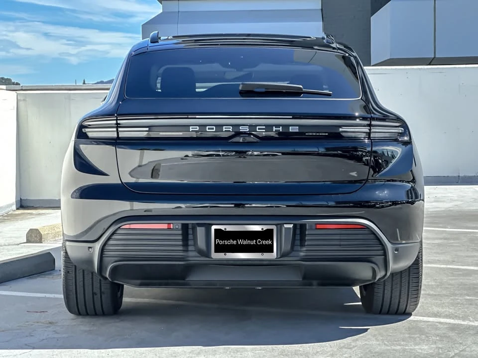 2025 Porsche Macan Electric - Image 8 of 19