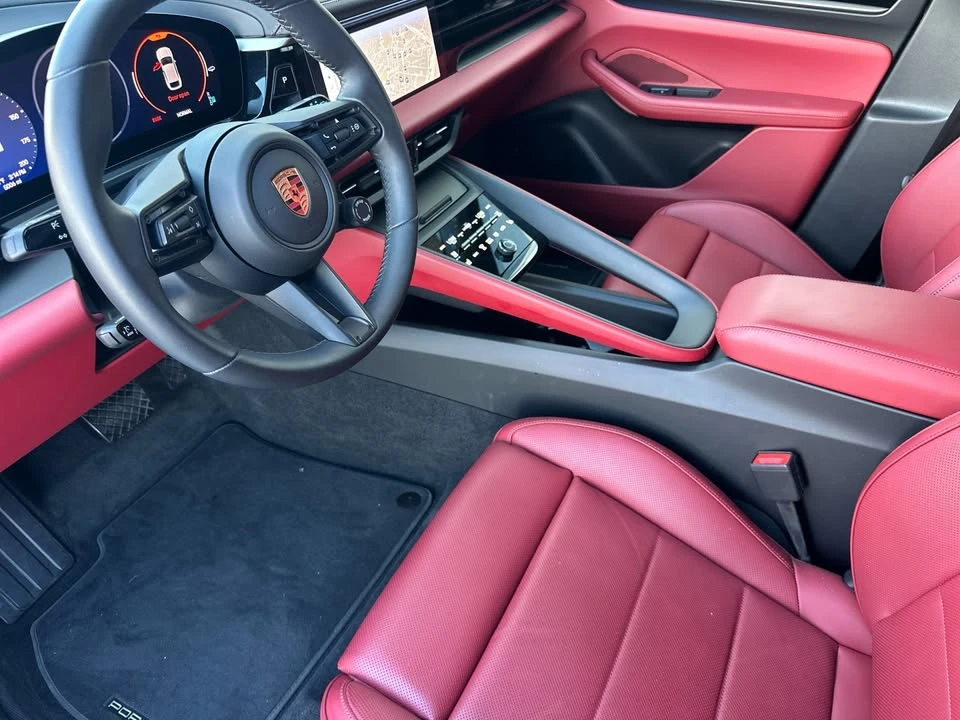 2025 Porsche Macan Electric - Image 5 of 19