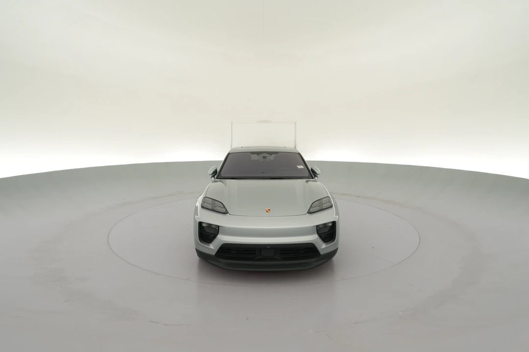 2025 Porsche Macan Electric - Image 27 of 31