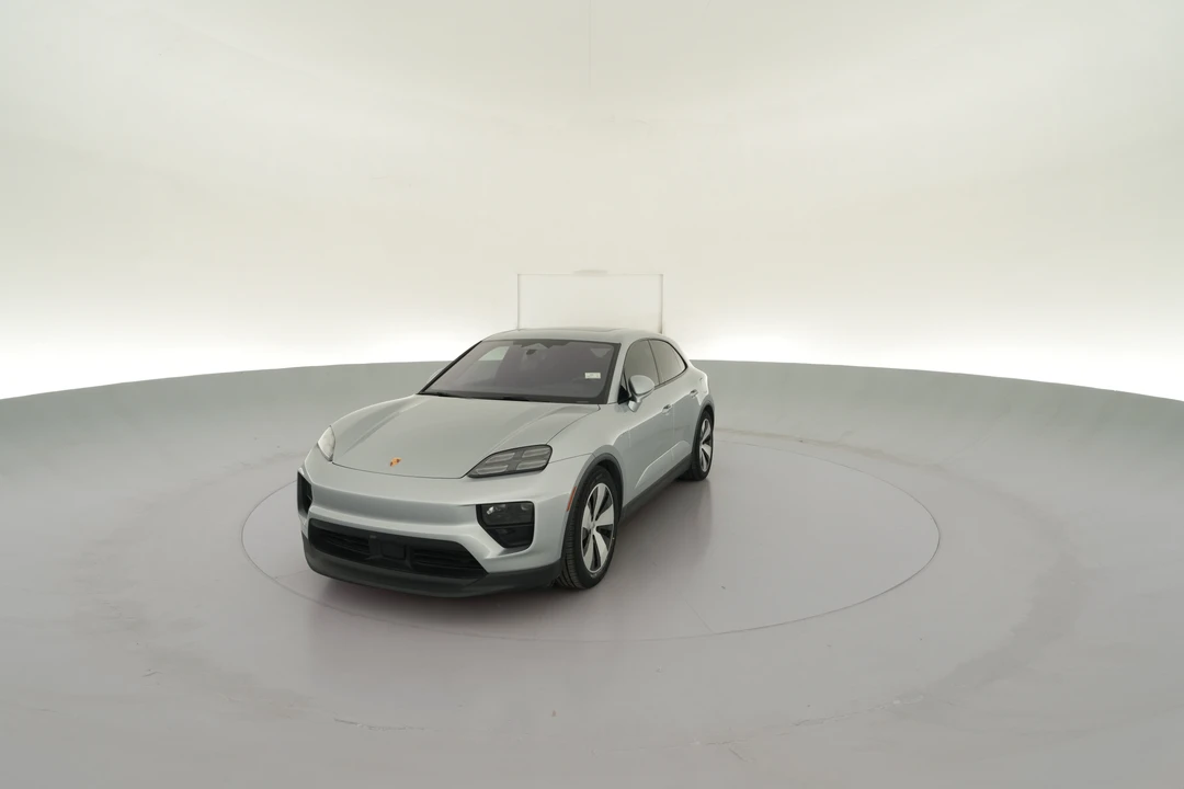2025 Porsche Macan Electric - Image 28 of 31
