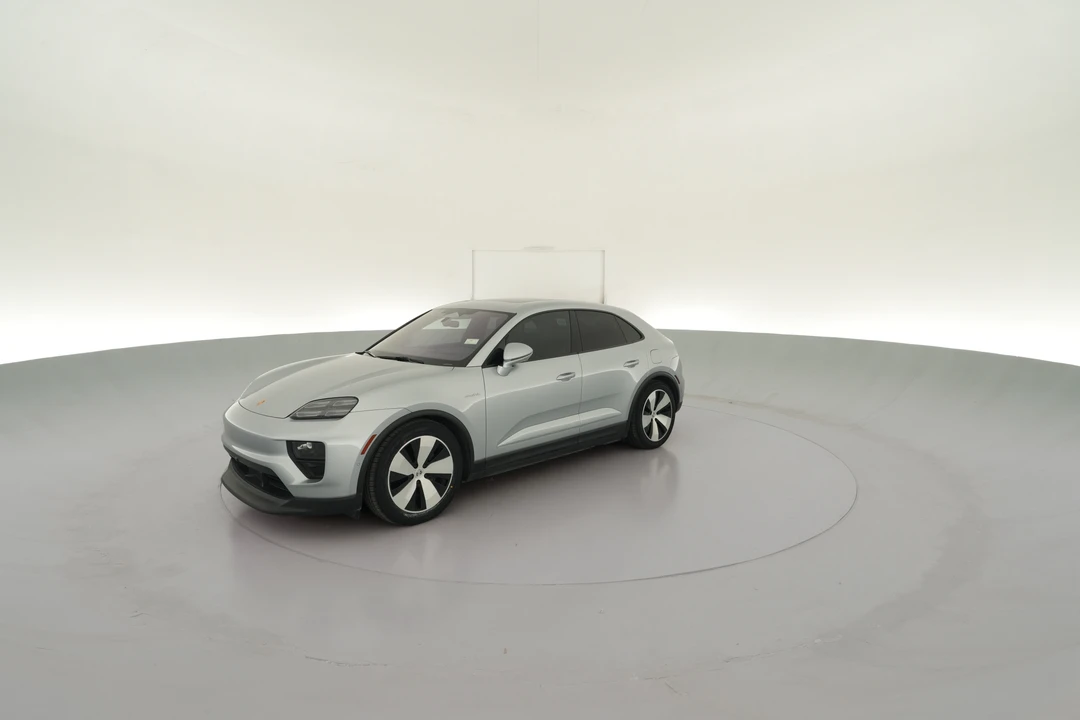2025 Porsche Macan Electric - Image 29 of 31