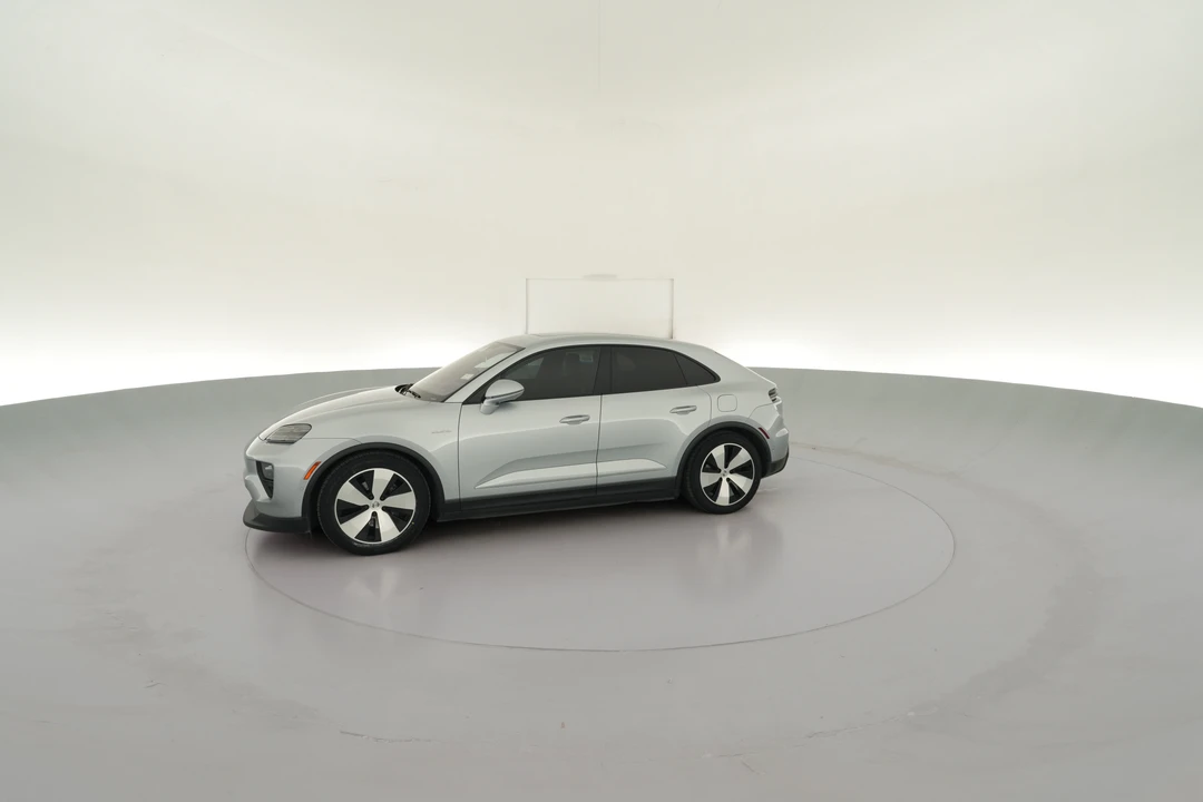 2025 Porsche Macan Electric - Image 30 of 31