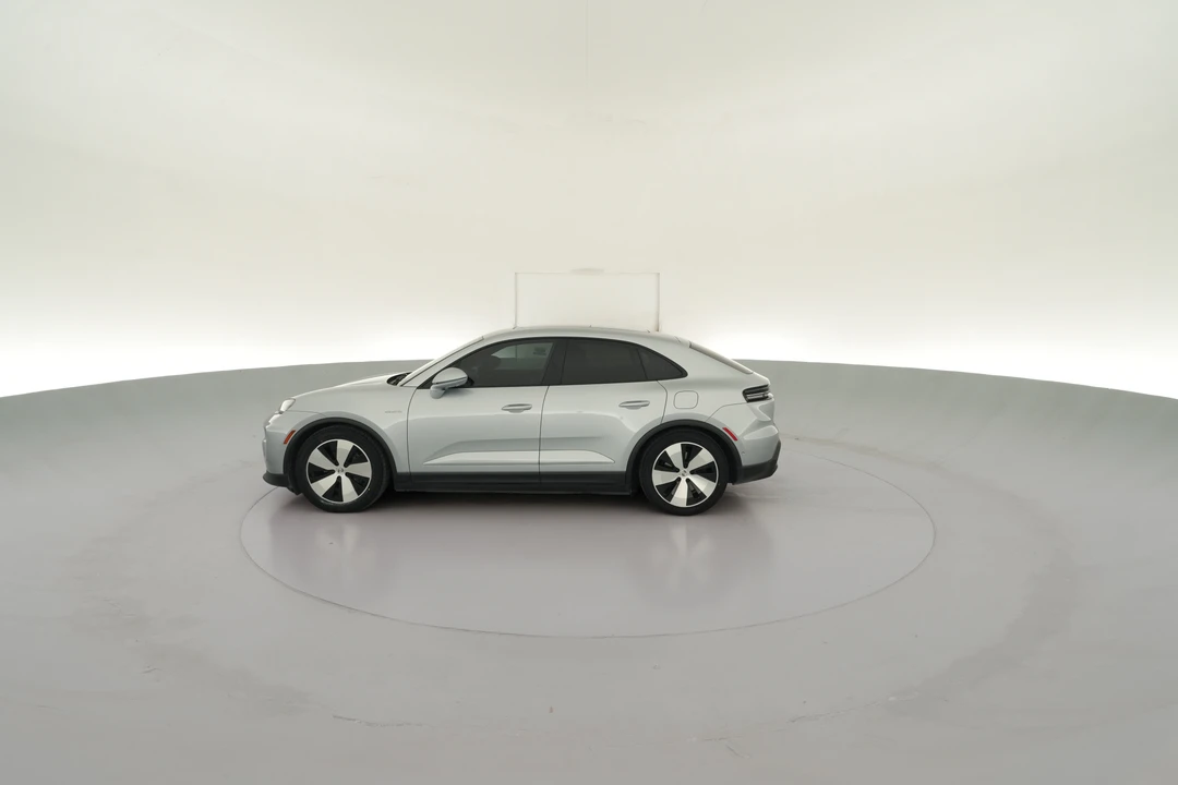 2025 Porsche Macan Electric - Image 31 of 31