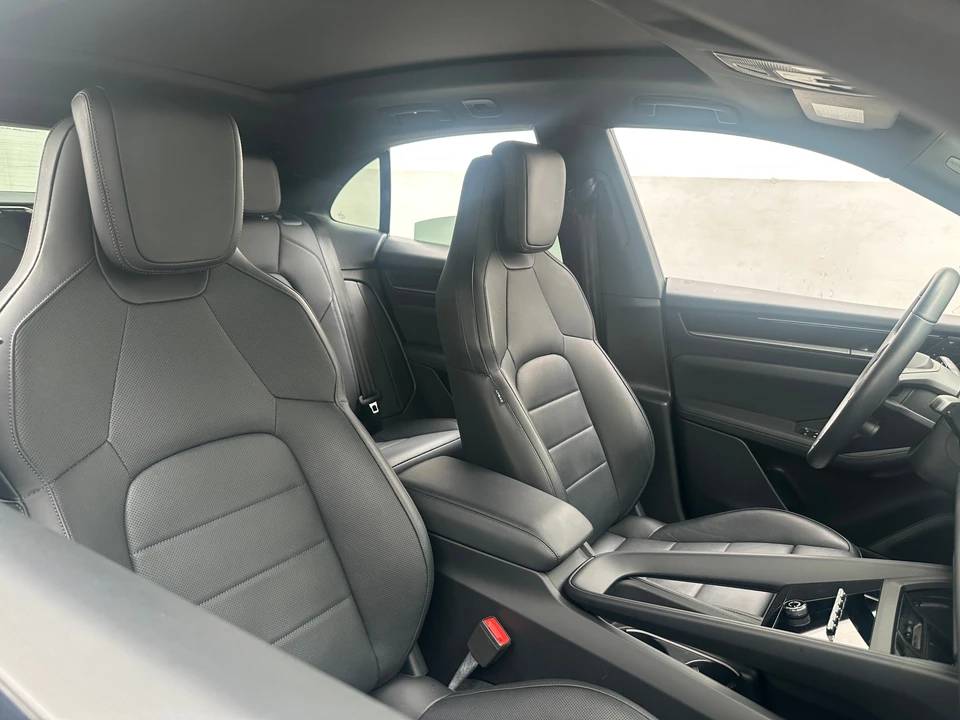 2025 Porsche Macan Electric - Image 2 of 31