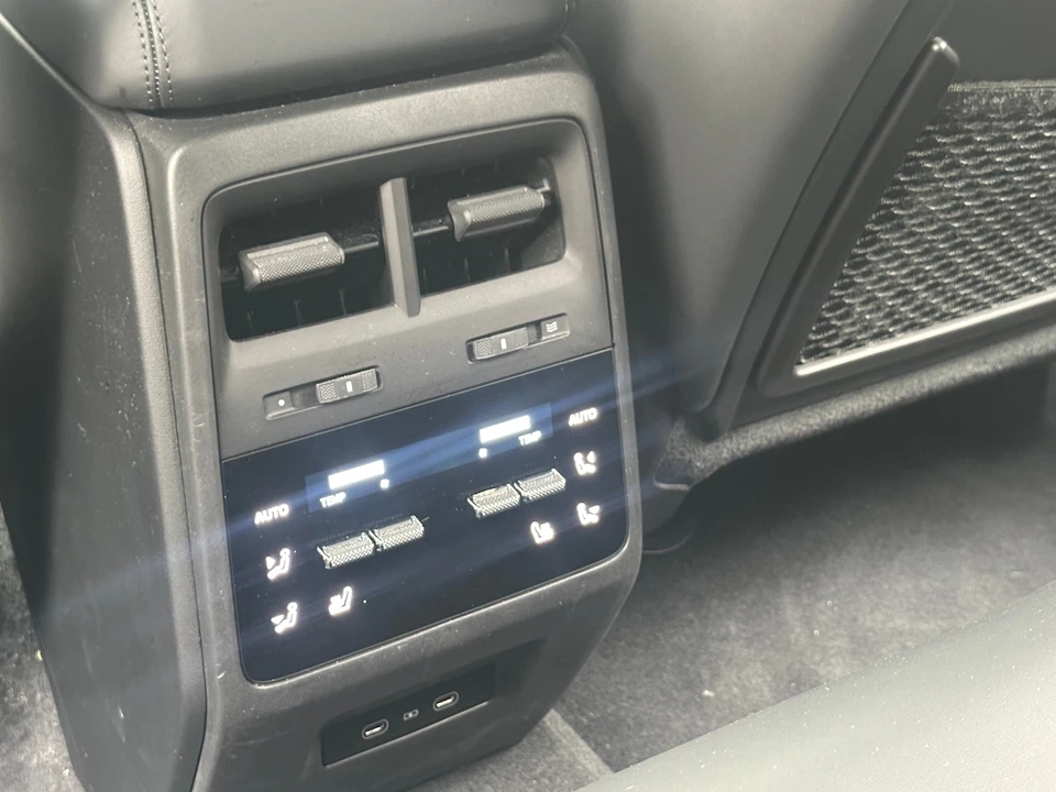 2025 Porsche Macan Electric - Image 4 of 31