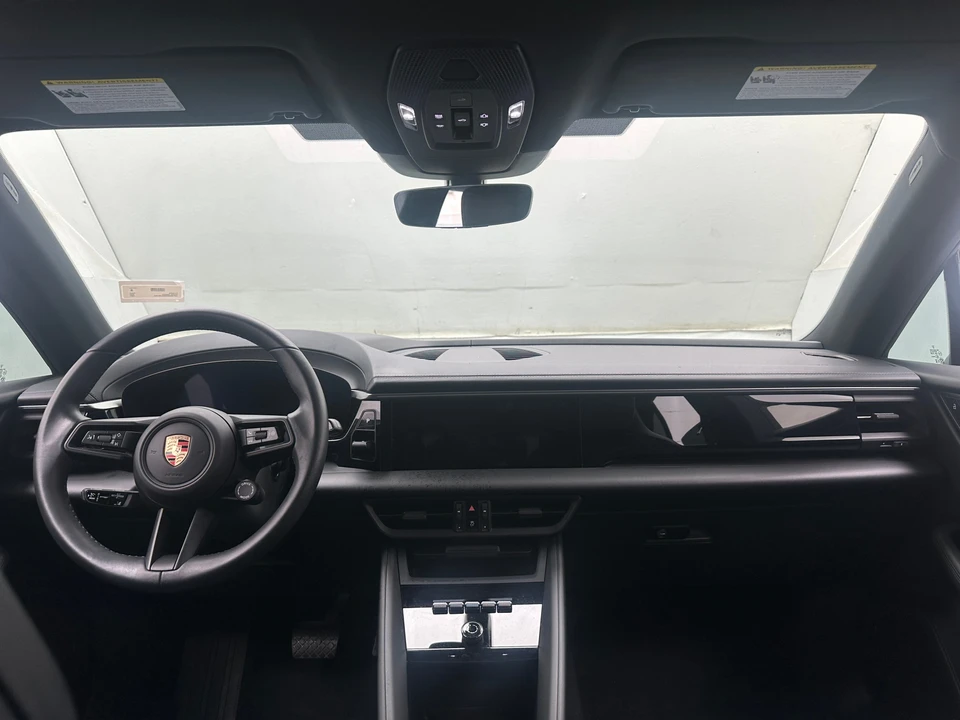 2025 Porsche Macan Electric - Image 5 of 31