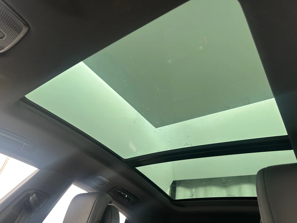 2025 Porsche Macan Electric - Image 18 of 31
