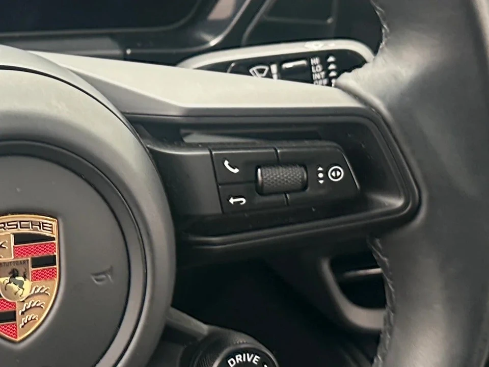2025 Porsche Macan Electric - Image 22 of 31