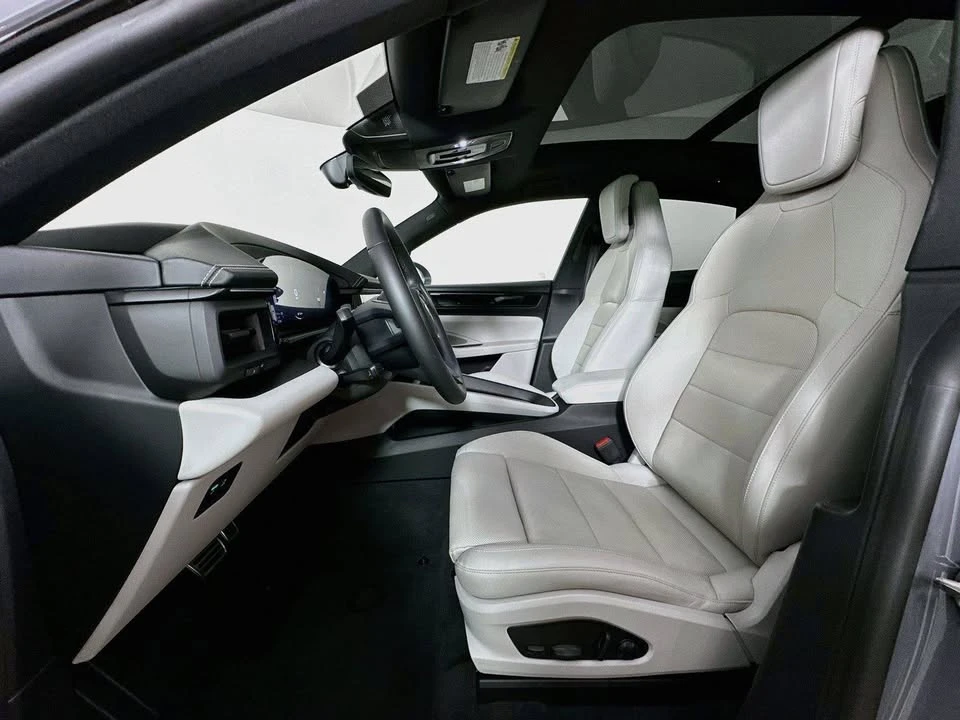 2025 Porsche Macan Electric - Image 14 of 19