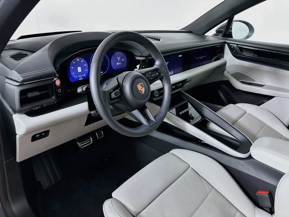 2025 Porsche Macan Electric - Image 7 of 19