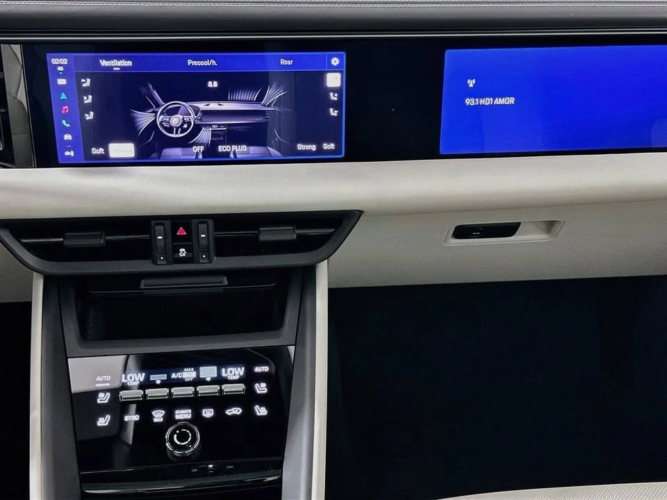 2025 Porsche Macan Electric - Image 11 of 19