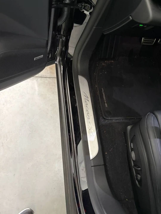 2025 Porsche Macan Electric - Image 6 of 6