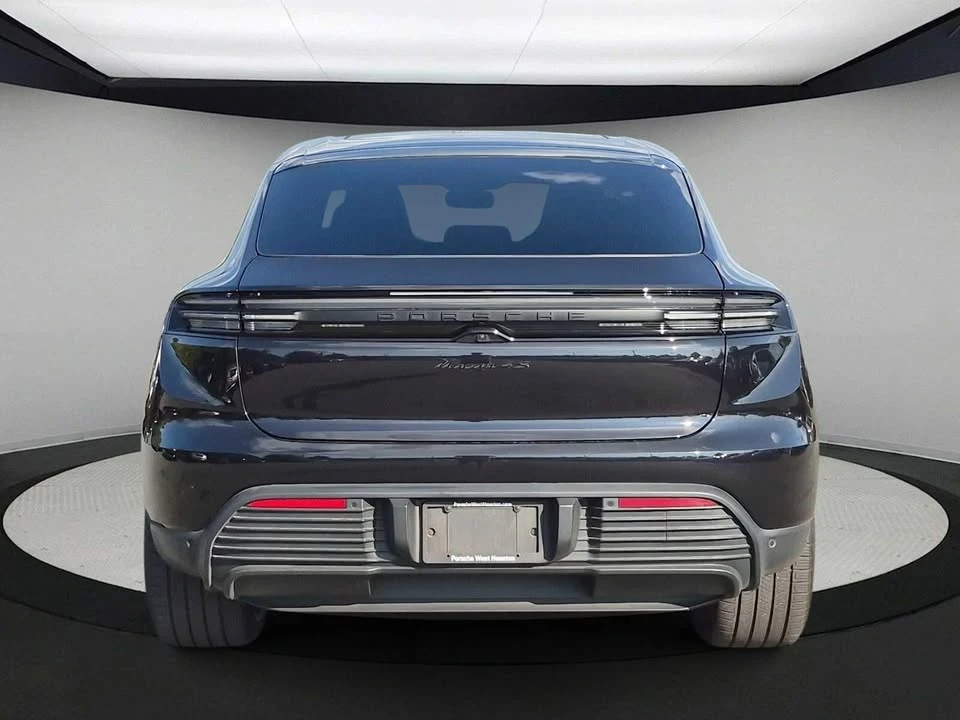 2025 Porsche Macan Electric - Image 7 of 20