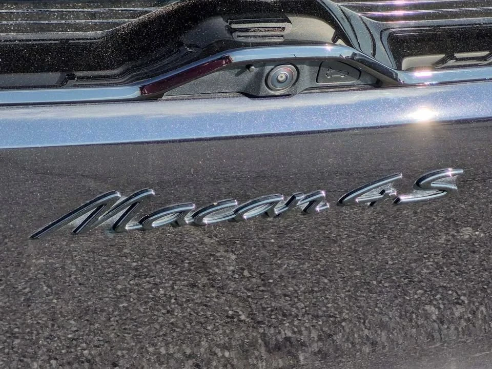 2025 Porsche Macan Electric - Image 13 of 20
