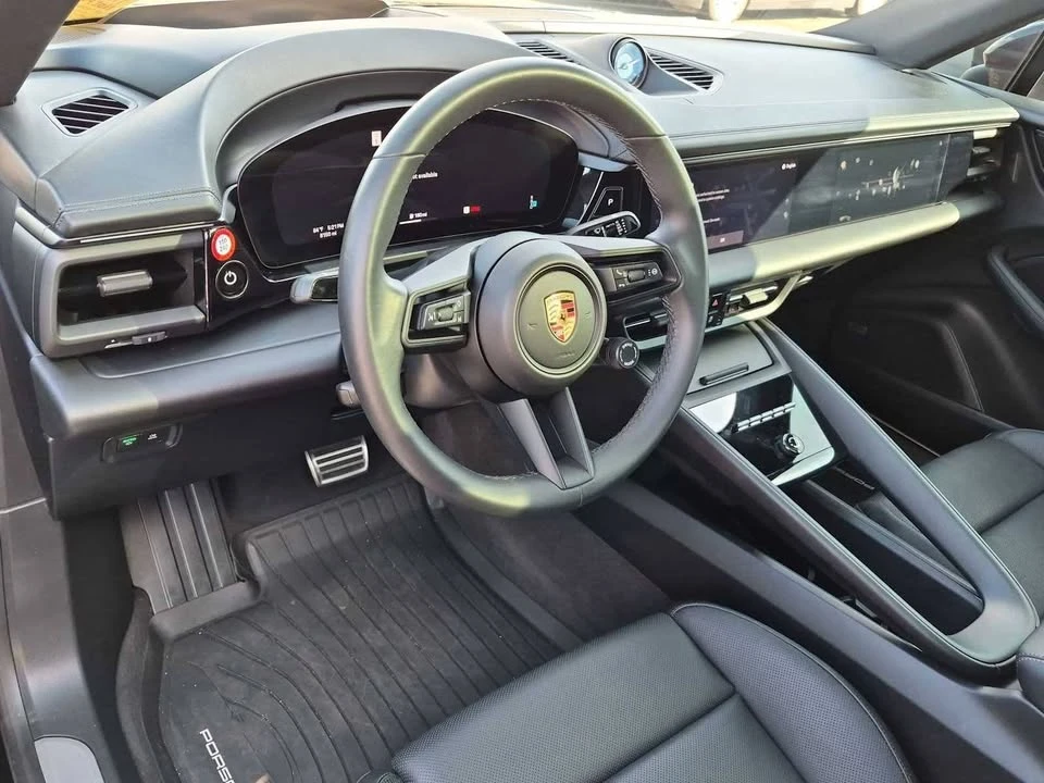 2025 Porsche Macan Electric - Image 10 of 20