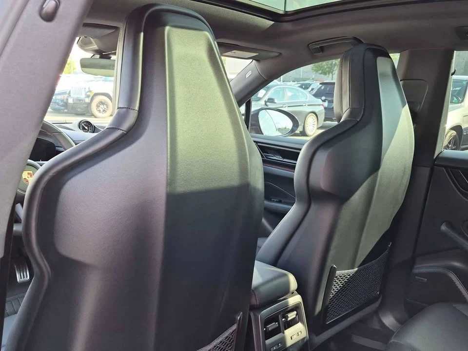 2025 Porsche Macan Electric - Image 18 of 20
