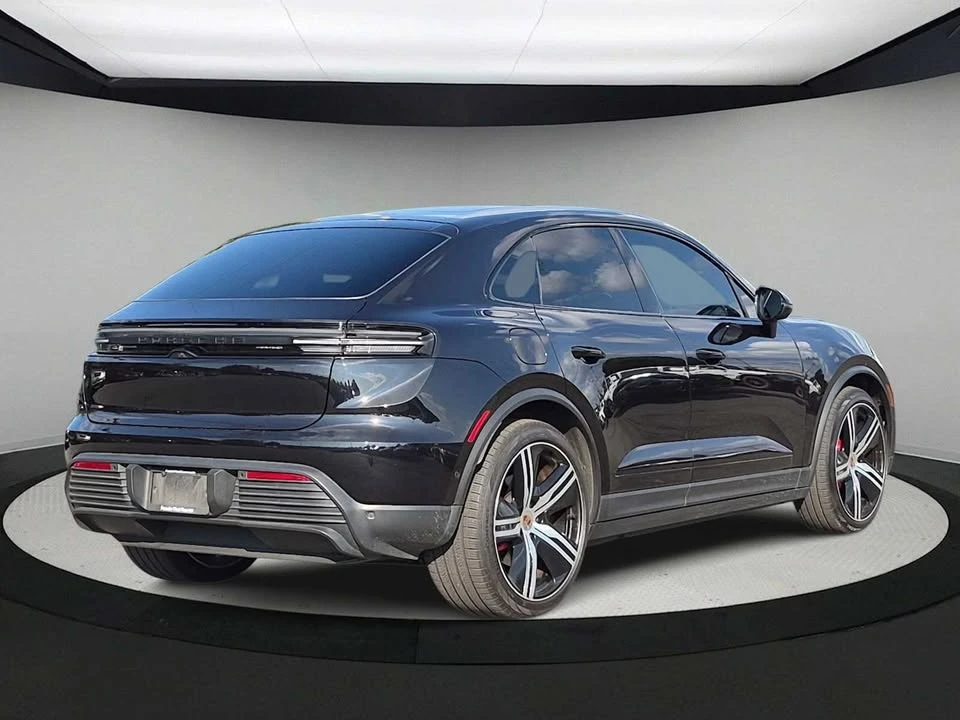 2025 Porsche Macan Electric - Image 8 of 20
