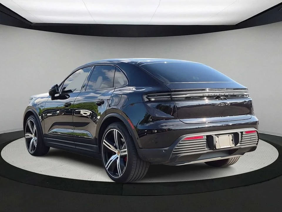 2025 Porsche Macan Electric - Image 6 of 20