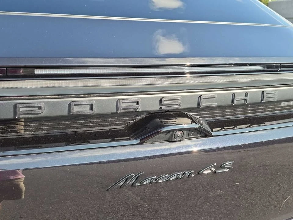 2025 Porsche Macan Electric - Image 12 of 20