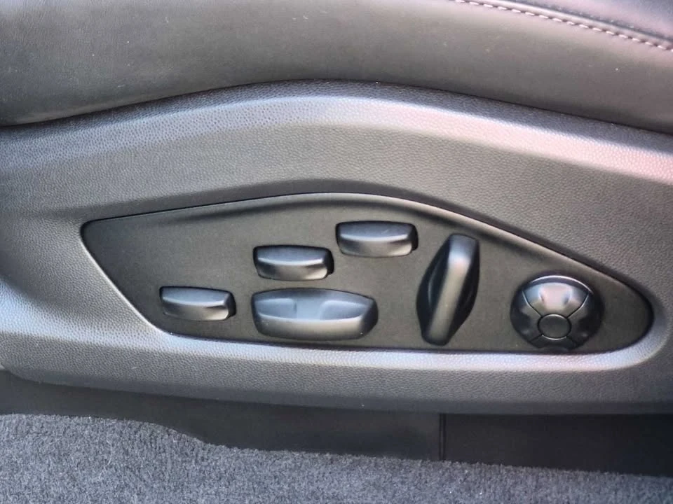2025 Porsche Macan Electric - Image 17 of 20