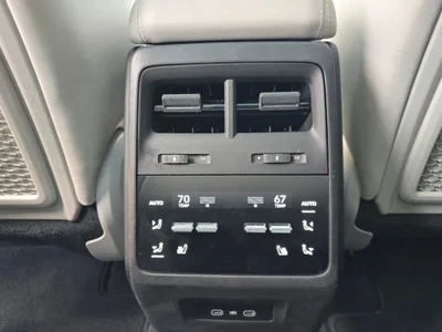 2025 Porsche Macan Electric - Image 13 of 15