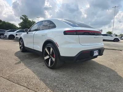 2025 Porsche Macan Electric - Image 4 of 15