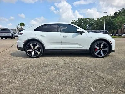 2025 Porsche Macan Electric 4S