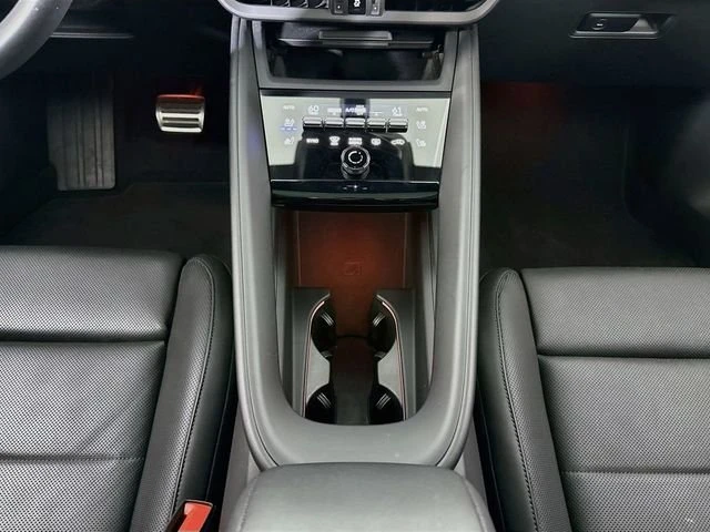 2025 Porsche Macan Electric - Image 16 of 20