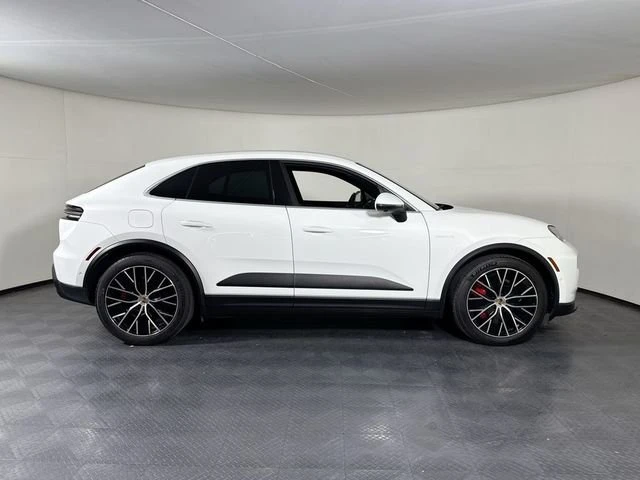 2025 Porsche Macan Electric - Image 8 of 20