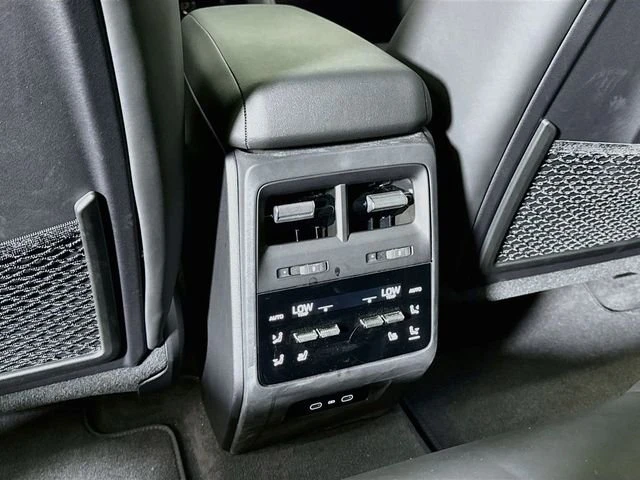 2025 Porsche Macan Electric - Image 20 of 20