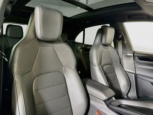 2025 Porsche Macan Electric - Image 18 of 20