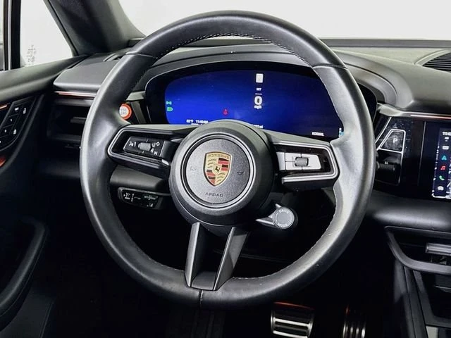 2025 Porsche Macan Electric - Image 12 of 20