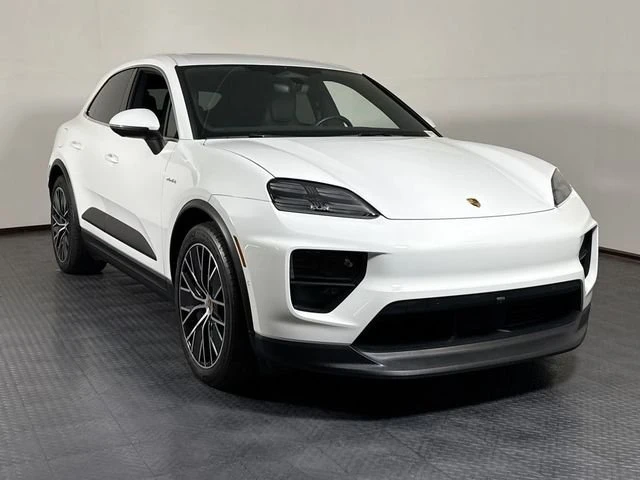 2025 Porsche Macan Electric - Image 9 of 20