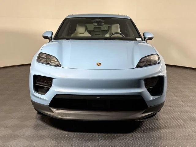 2025 Porsche Macan Electric - Image 10 of 20