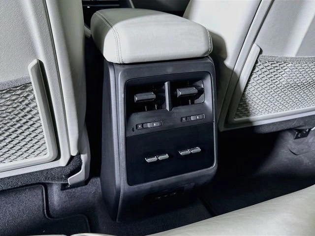 2025 Porsche Macan Electric - Image 20 of 20