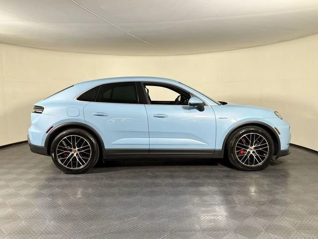 2025 Porsche Macan Electric - Image 8 of 20