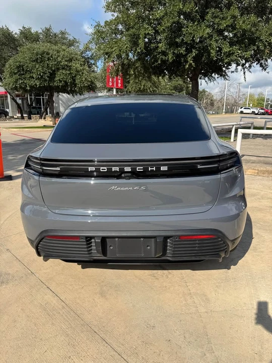 2025 Porsche Macan Electric - Image 4 of 8